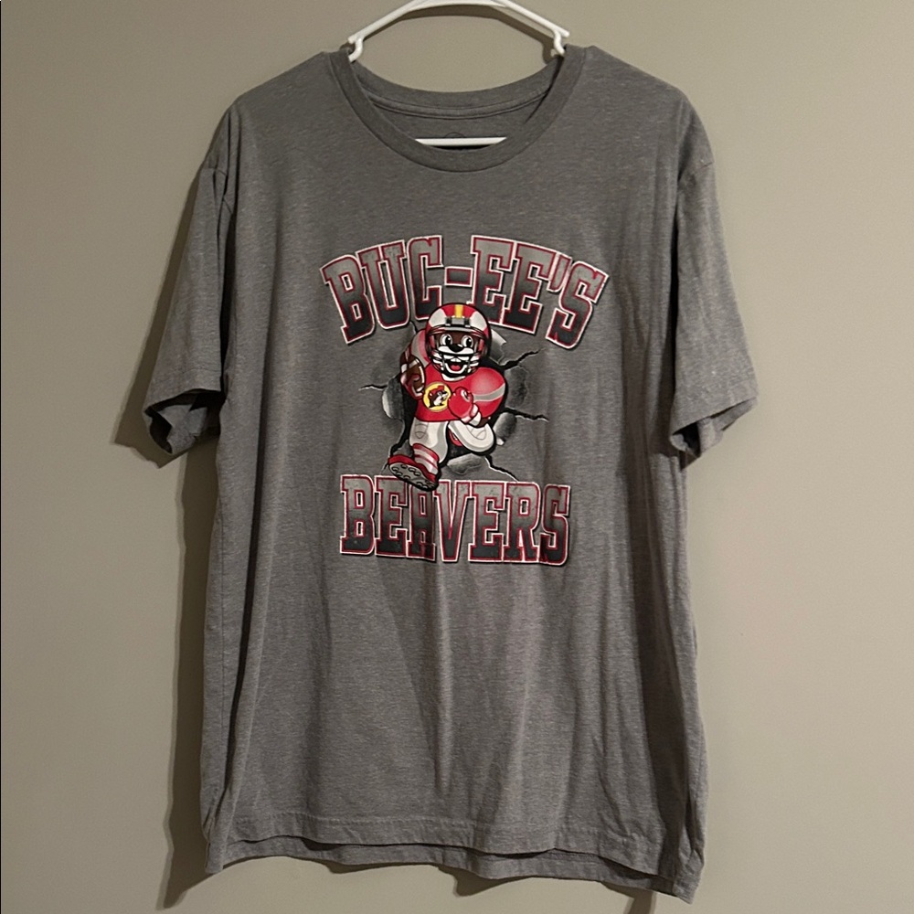 Buc-ee’s Unisex Gray T-Shirt with Beaver playing football - 82